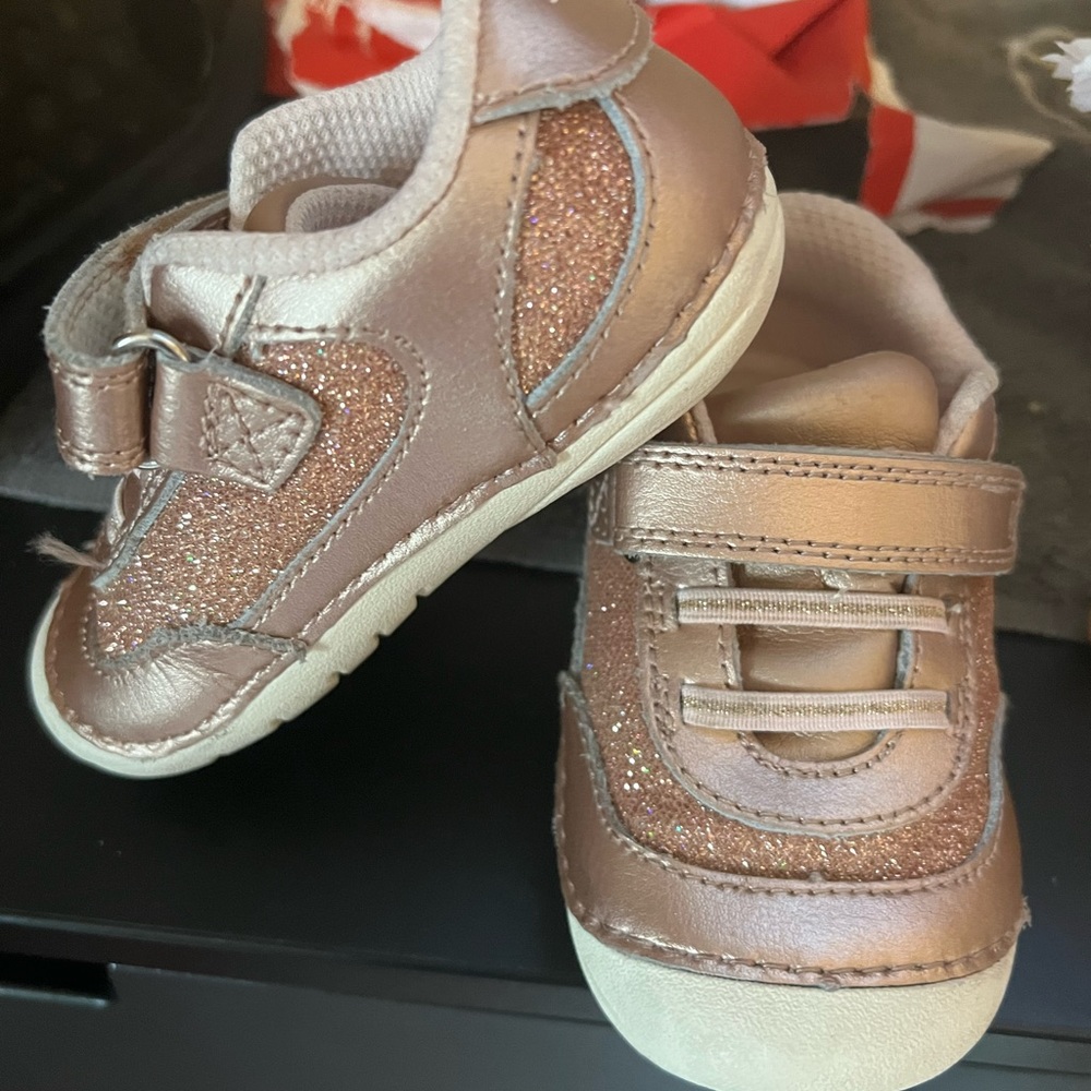 Rose Gold Stride Rite 5.5W soft sneakers